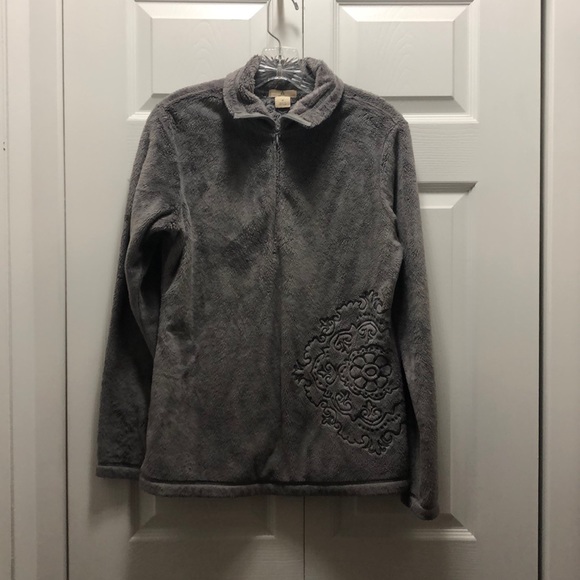 Ascend half zip pull over with embroidery on left side and top of the back - Picture 2 of 13